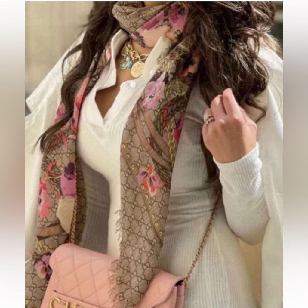 Gucci scarf Pink Square - Image 3