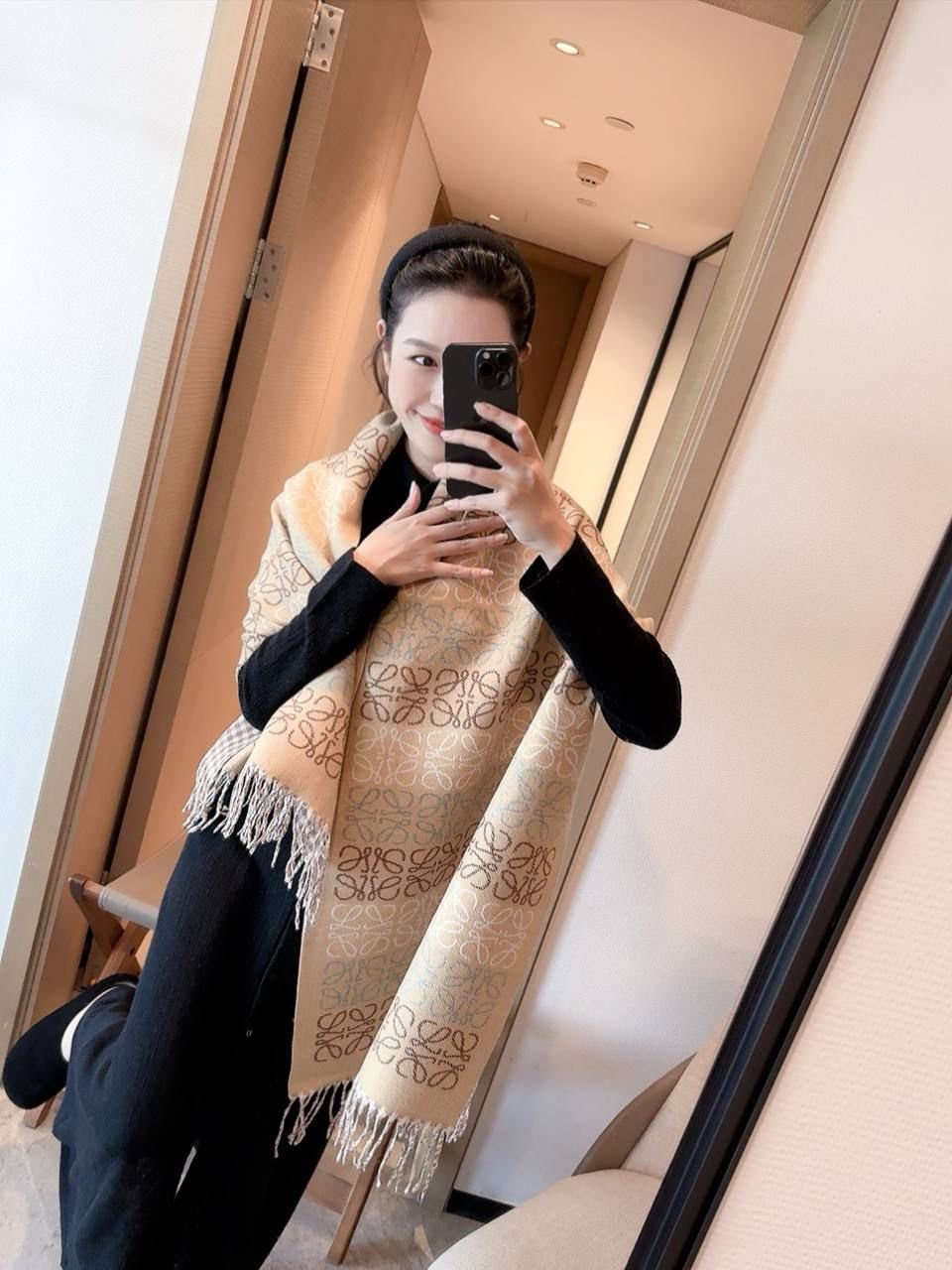 Loewe scarfe beige - Image 2