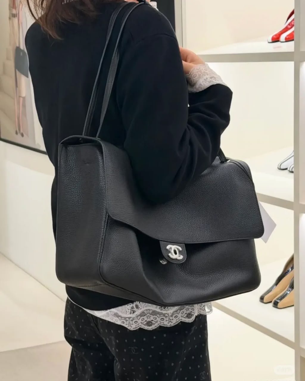 Chanel maxi flap large Black - Image 4
