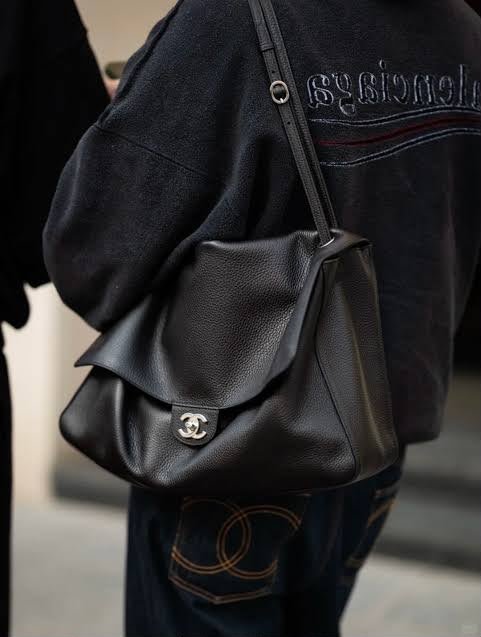 Chanel maxi flap large Black - Image 5
